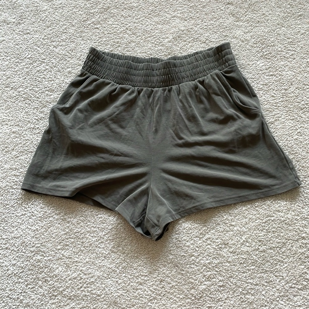 EXPRESS green flowy short, XS